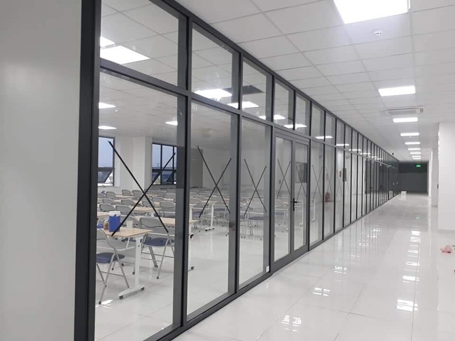 Vách ngăn nhôm kính được cấu tạo từ khung nhôm và kính